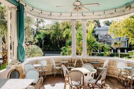Classic King With Balcony At Curry Mansion Key West Dış mekan fotoğraf